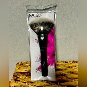 MUA Makeup Academy Powder Brush NEW